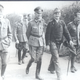Imagen: Los generales nazis paseando por los jardines de Trent Park. Helen Fry